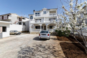 Отель Apartments Mime  Пировац